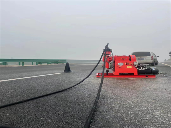 南丹马路路基路面开裂下沉注浆加固灌浆