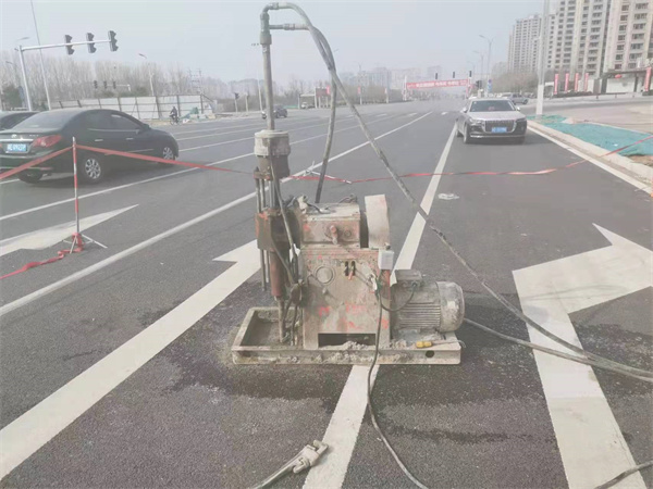 南丹公路路面下沉沉降开裂注浆加固施工